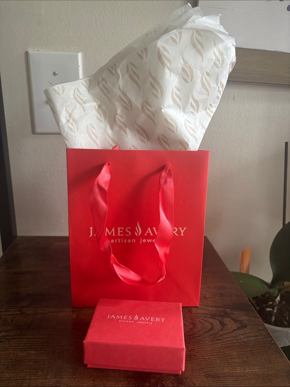 James Avery Red Gift Set with Cream Tissue
